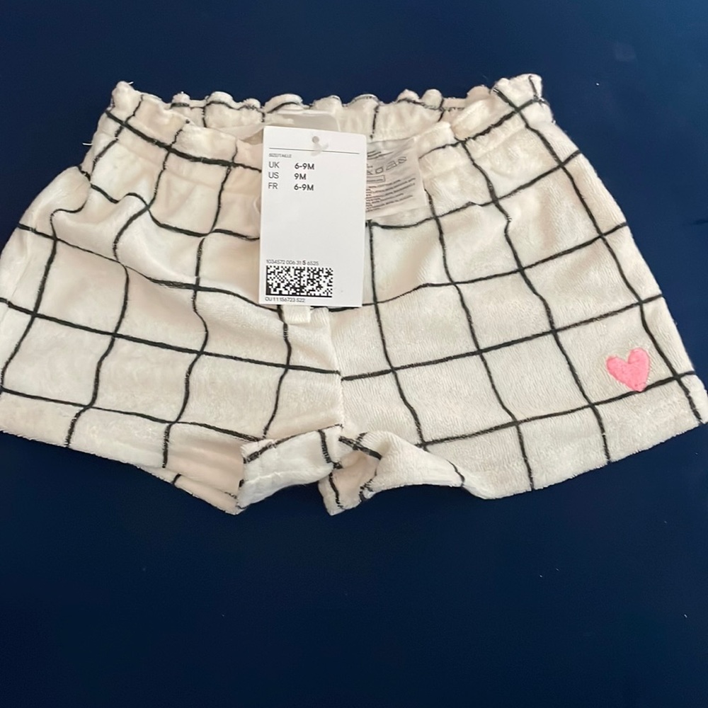 H&M girls Terry shorts, size 6-9 months